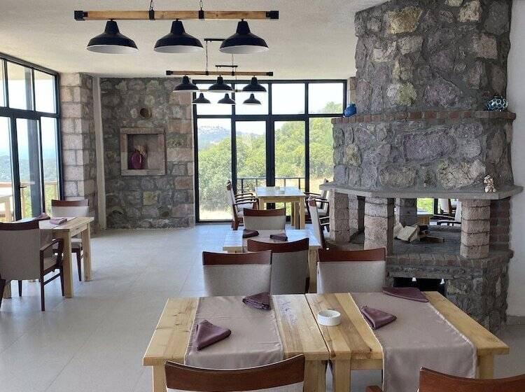 Assos Karadut Taş Otel