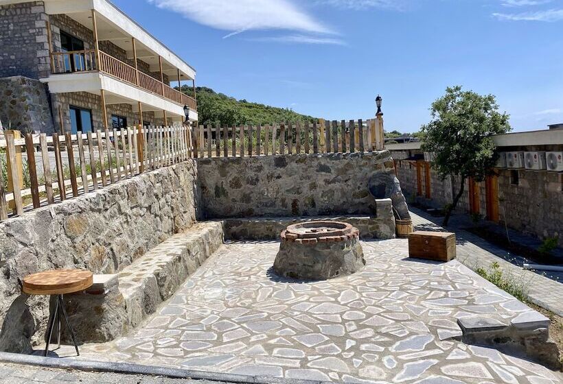 Assos Karadut Taş Otel