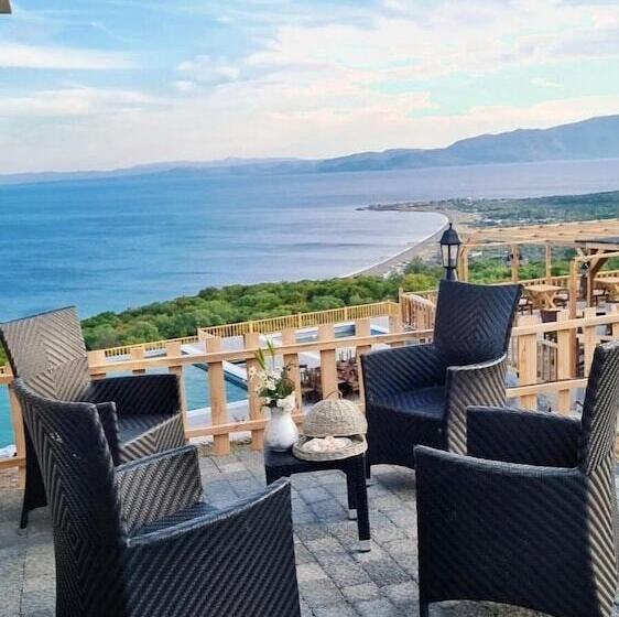 Assos Karadut Taş Otel