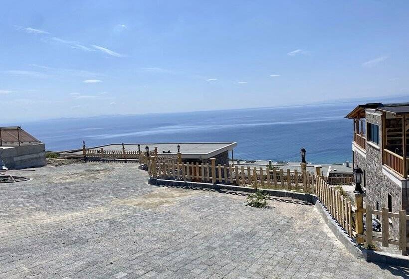 Assos Karadut Taş Otel