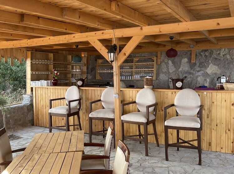 Assos Karadut Taş Otel