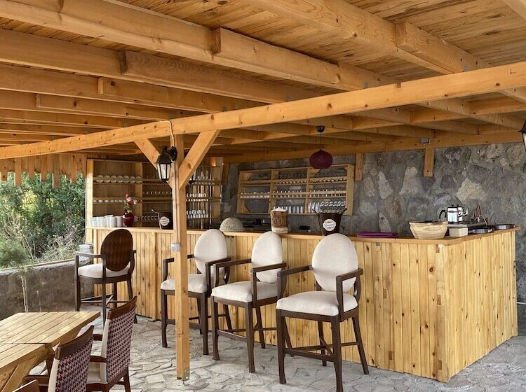 Assos Karadut Taş Otel
