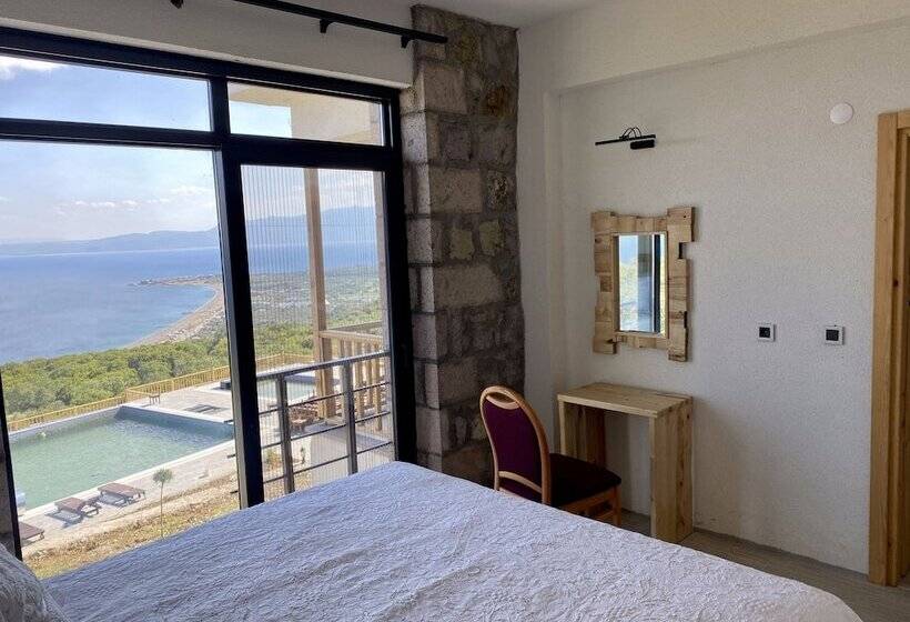 Assos Karadut Taş Otel