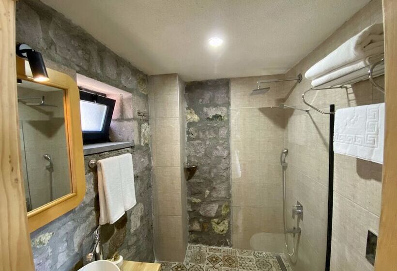 Assos Karadut Taş Otel