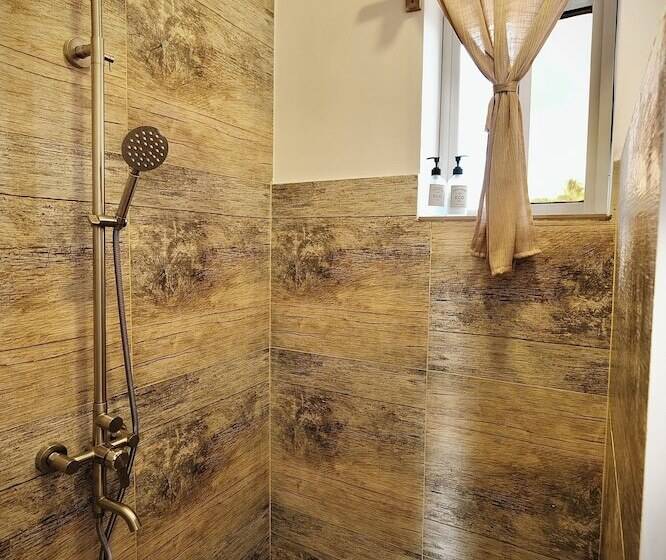 مبيت وإفطار Antares Villa