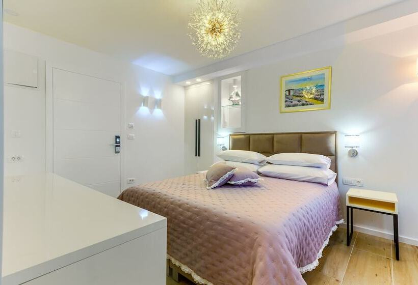 Bed and Breakfast Irini Luxury Rooms