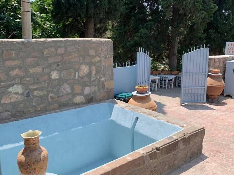 مبيت وإفطار Litri Otel