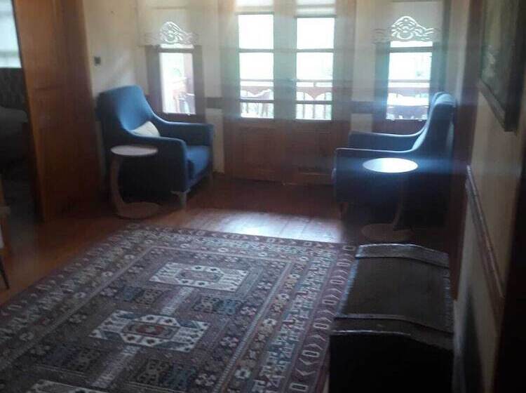 مبيت وإفطار Utku Konağı