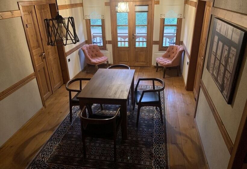 مبيت وإفطار Utku Konağı