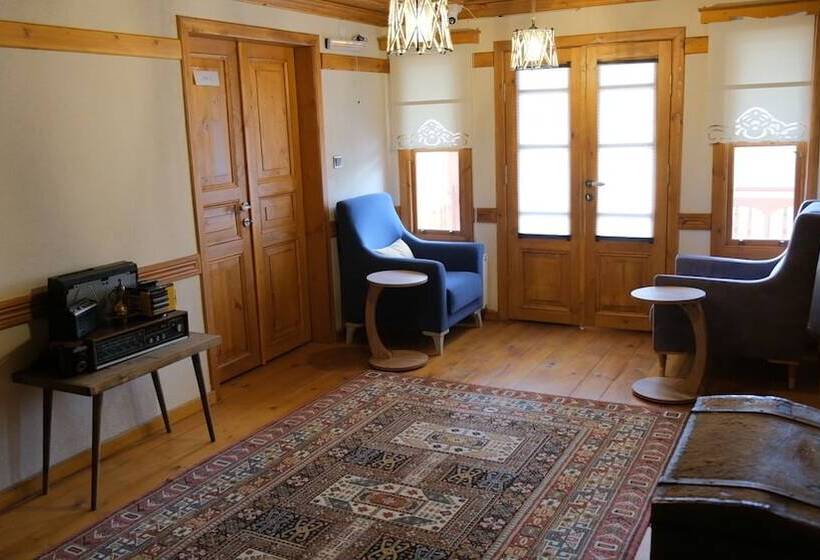 مبيت وإفطار Utku Konağı