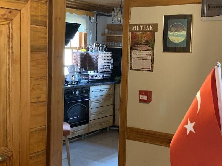 مبيت وإفطار Utku Konağı