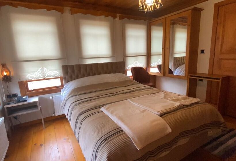 مبيت وإفطار Utku Konağı