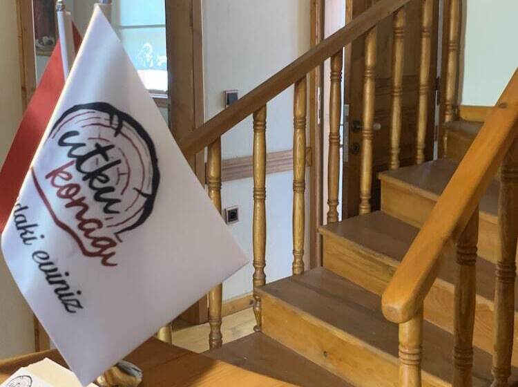 مبيت وإفطار Utku Konağı