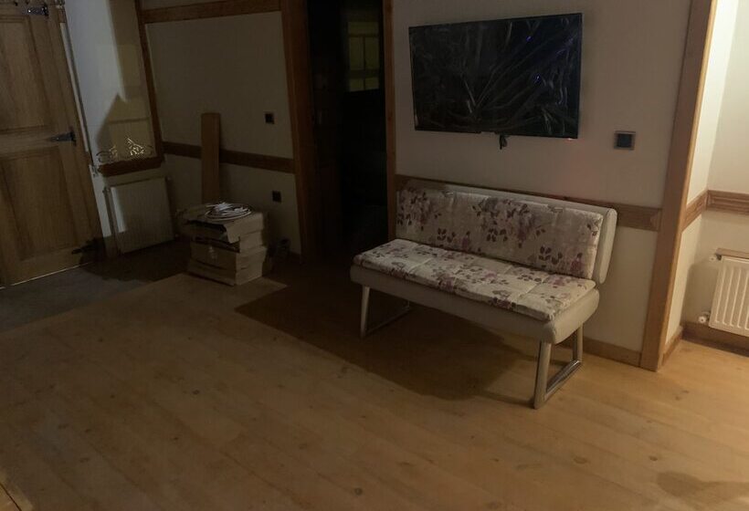 مبيت وإفطار Utku Konağı