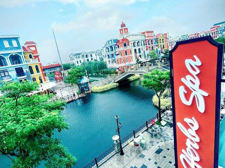 Herbs Spa & Hotel Riverside Grand World