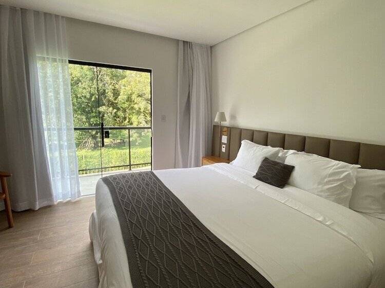 여관 Pousada Menino De Ouro