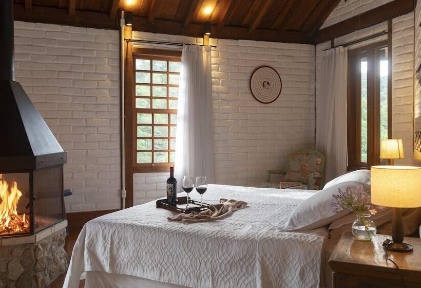 مسافرخانه Terra Crua