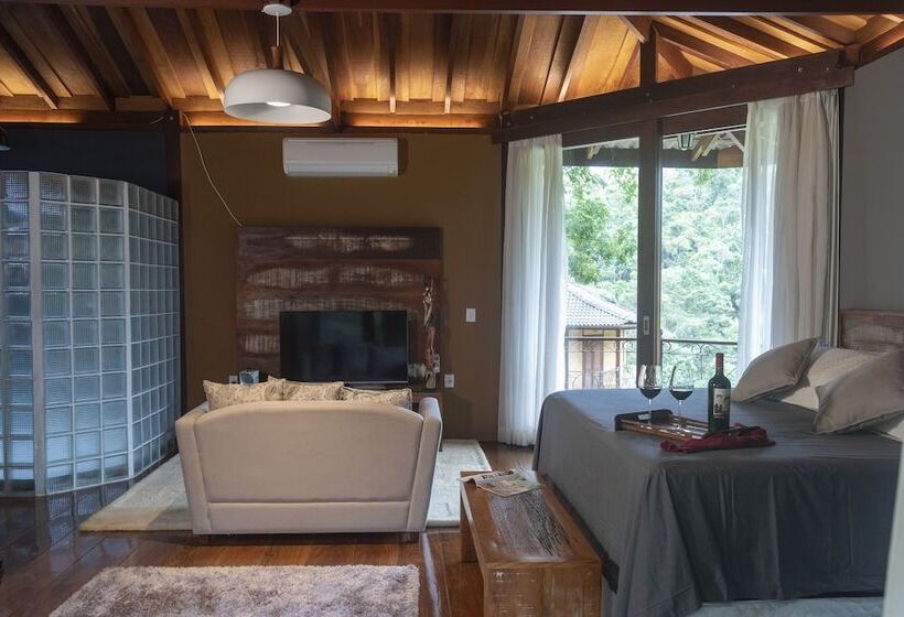 مسافرخانه Terra Crua