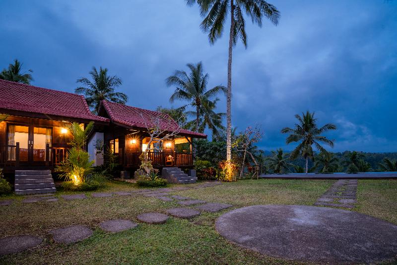 בית מלון כפרי Amanuba Ersadeva Resort Jembrana Bali