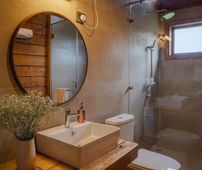 ホテル Avalon Cottages Kanatal