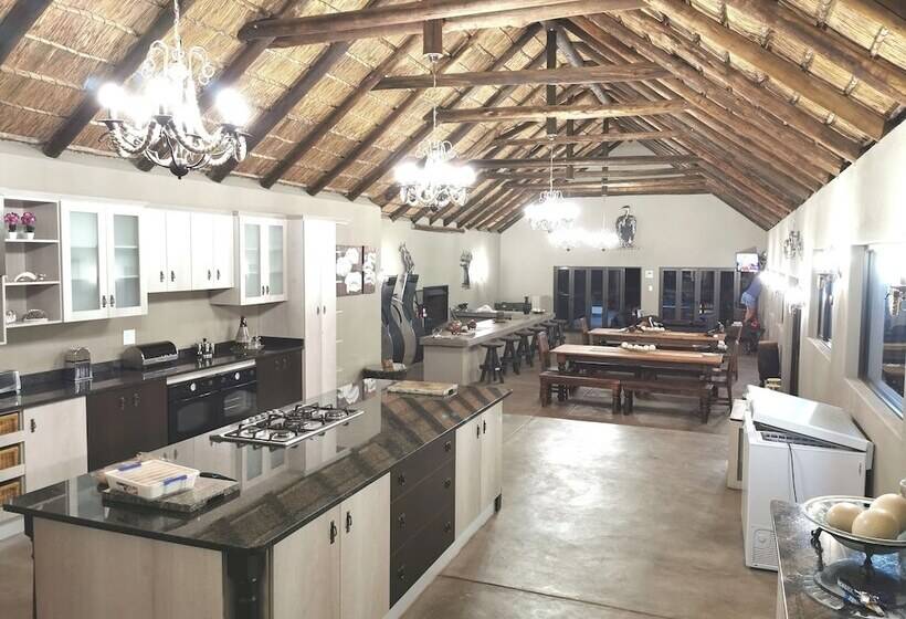 בית מלון כפרי Balule Bushveld Safari Lodge