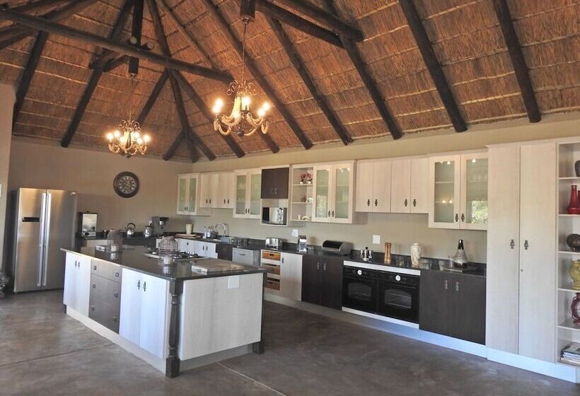 בית מלון כפרי Balule Bushveld Safari Lodge