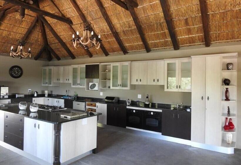 בית מלון כפרי Balule Bushveld Safari Lodge