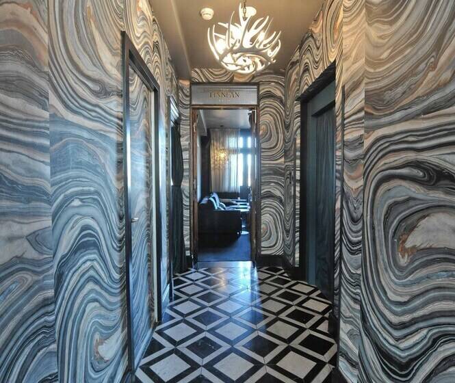 هتل Burki Castle & Cellar