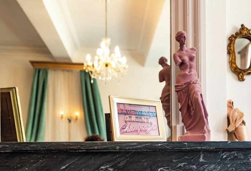 ホテル Champagne House