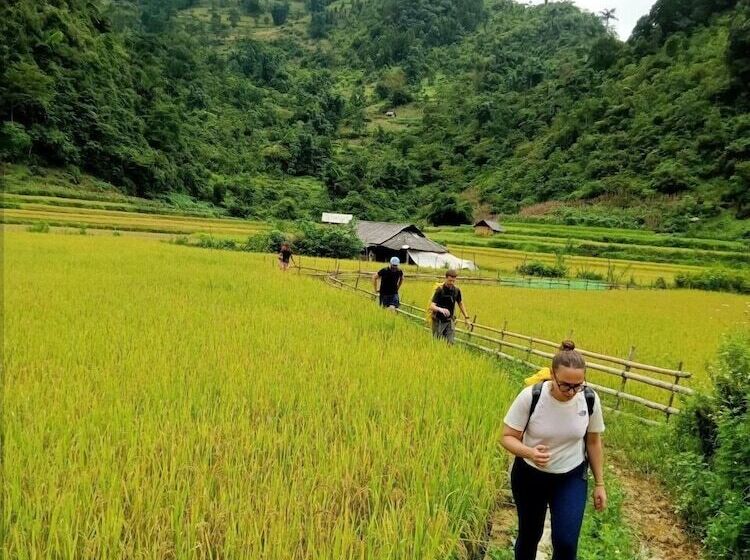 هتل Bac Ha Charm Stay