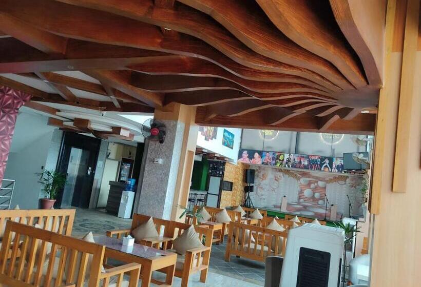 فندق De Universal