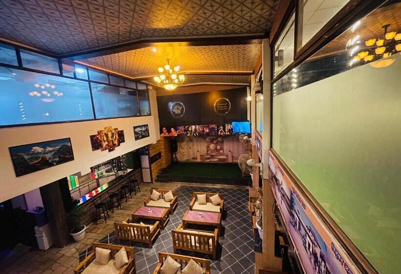 فندق De Universal