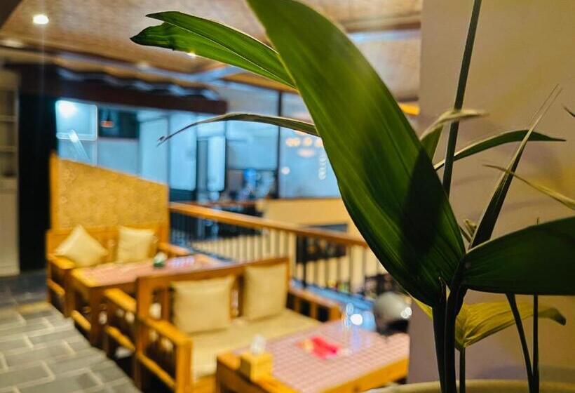 فندق De Universal