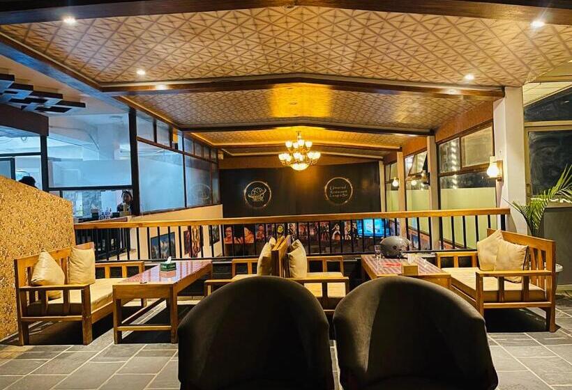 فندق De Universal