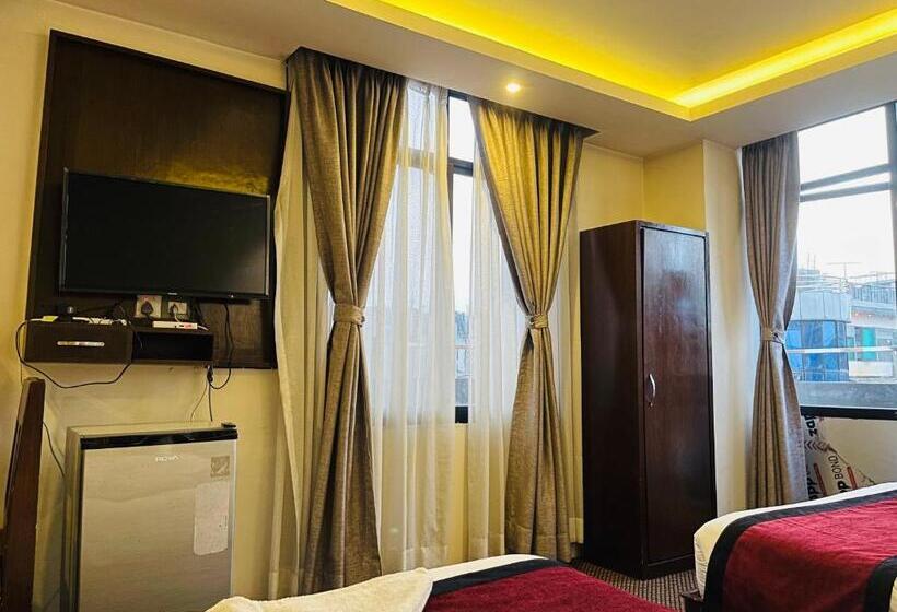 فندق De Universal