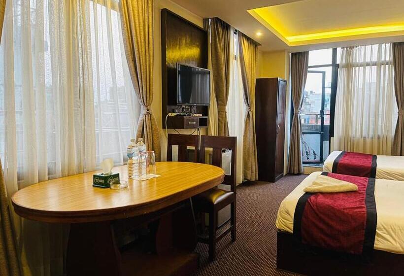 فندق De Universal