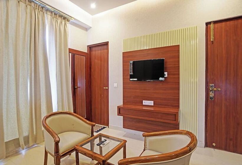 Diamond Admire Hotel & Banquets By Mmd