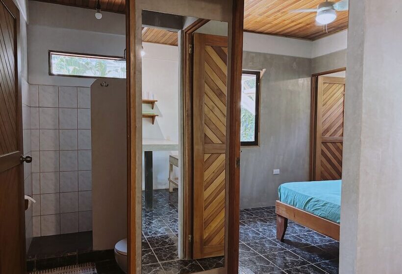 호텔 Don Jon S Surf And Yoga Lodge