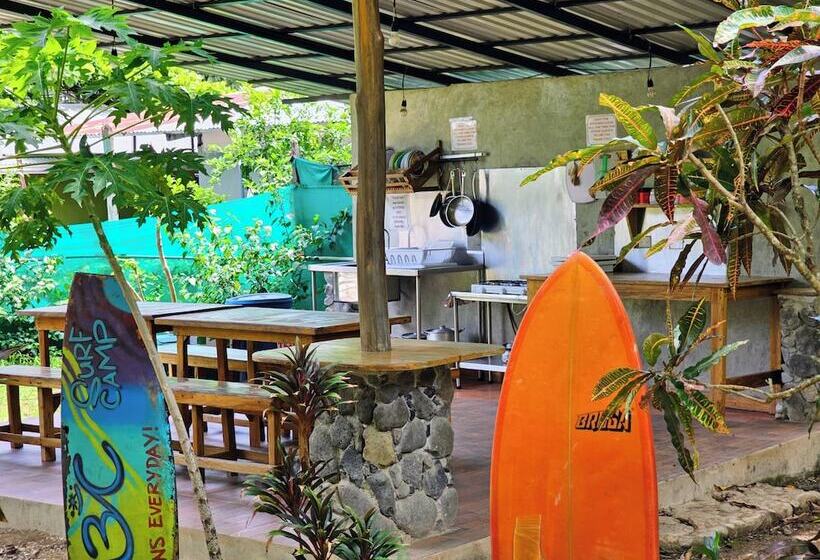 호텔 Don Jon S Surf And Yoga Lodge