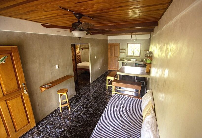 호텔 Don Jon S Surf And Yoga Lodge