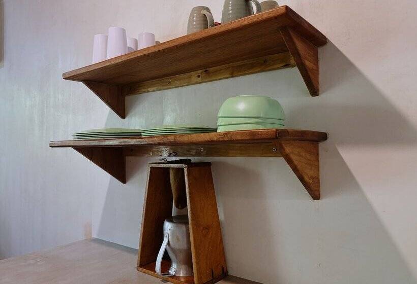 호텔 Don Jon S Surf And Yoga Lodge