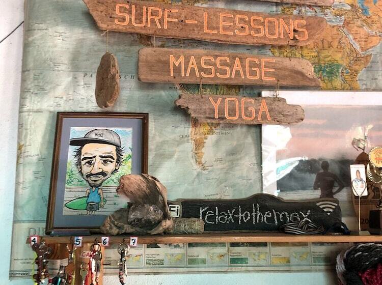 호텔 Don Jon S Surf And Yoga Lodge