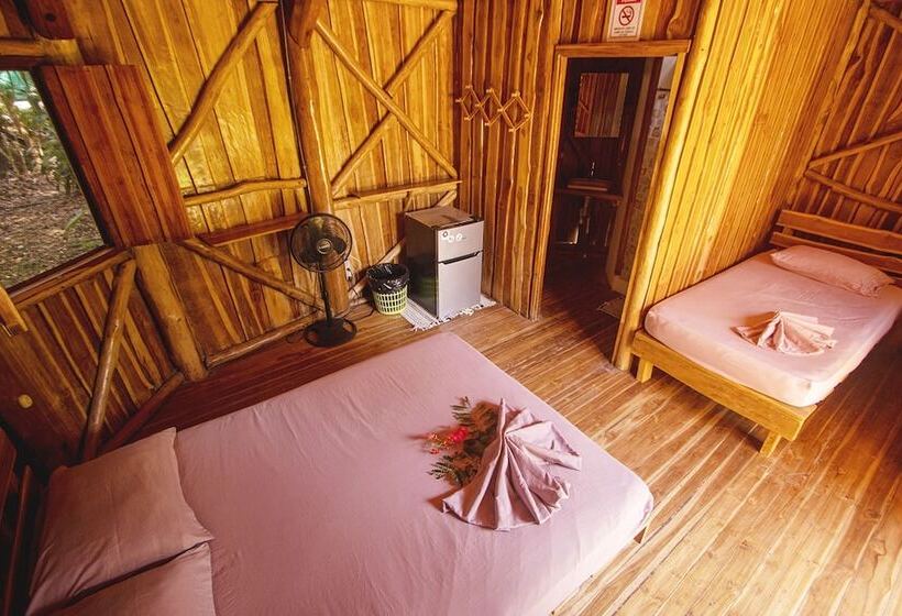 호텔 Don Jon S Surf And Yoga Lodge