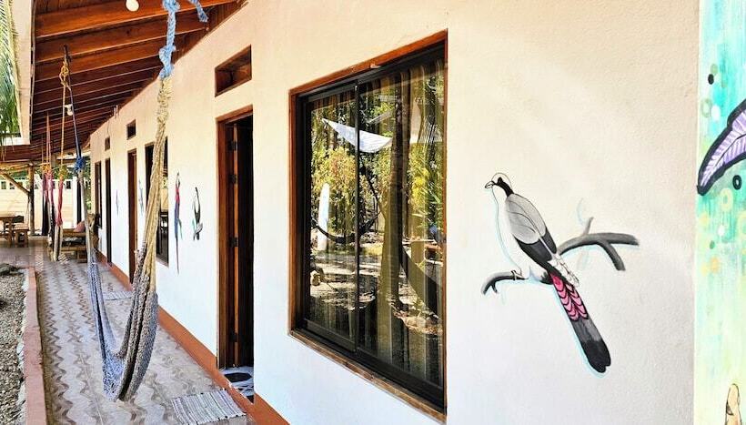 호텔 Don Jon S Surf And Yoga Lodge