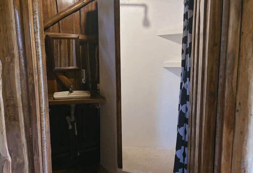 호텔 Don Jon S Surf And Yoga Lodge