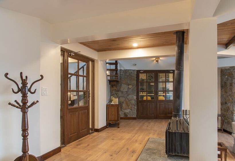 ホテル Echor Backwoods Villa Narkanda