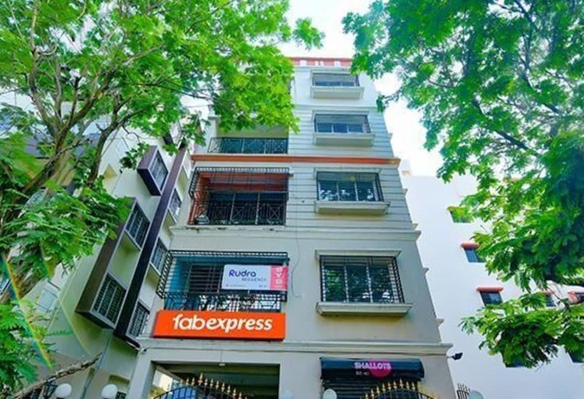 هتل Fabexpress Yatika Residency