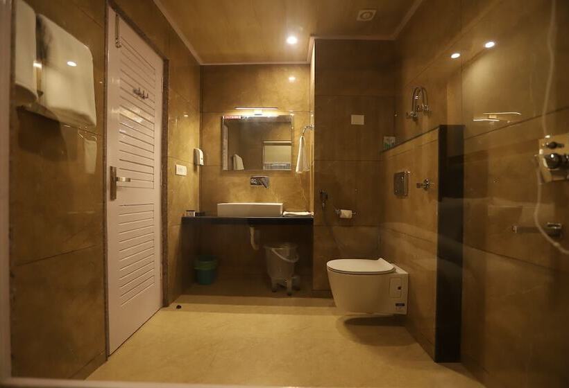 هتل Golden Wood Manali