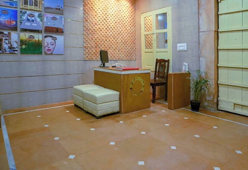 בית מלון כפרי Hinduja Haveli Gulab Sagar