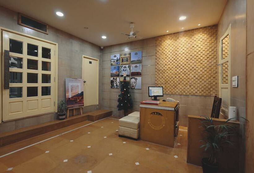 בית מלון כפרי Hinduja Haveli Gulab Sagar